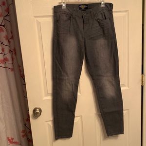 Lucky Brand size 10 gray skinny jeans.